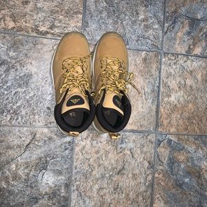Nike boots acg